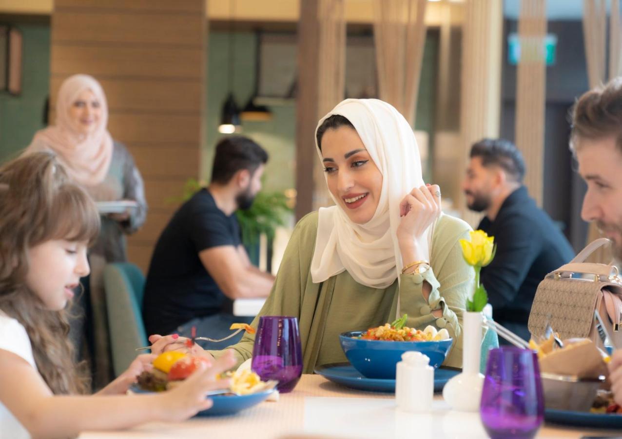 فندق هوليداي ان اند سويتس الجبيل Al Fanatir المظهر الخارجي الصورة